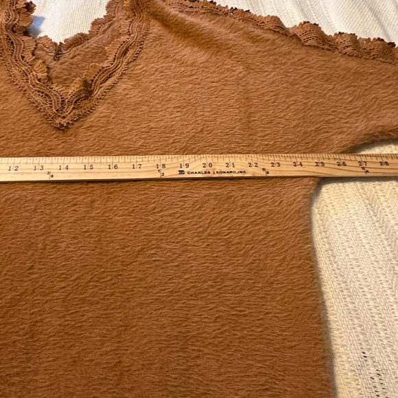 #1607. Unbranded Rust-Colored V-Neck Tunic Sweater w/Crochet Lace Detail. Sze XL - Picture 6 of 8